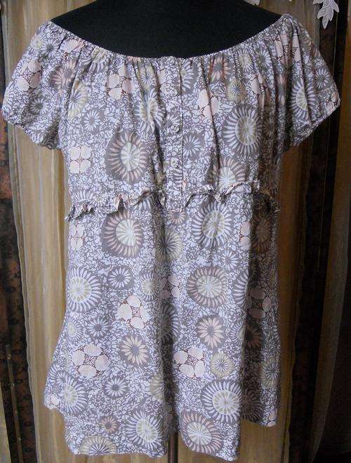 TU Woman's pretty floral top SIZE 20 *PLUS SIZE*