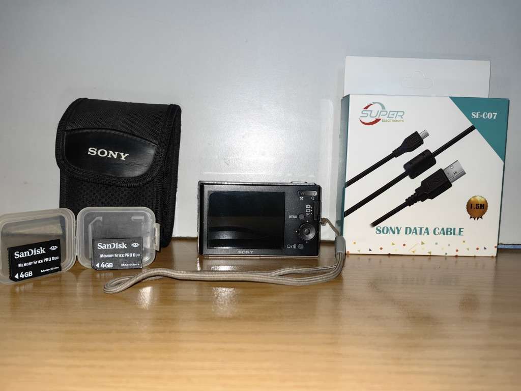 SONY DIGITAL CAMERA PLUS EXTRA`S