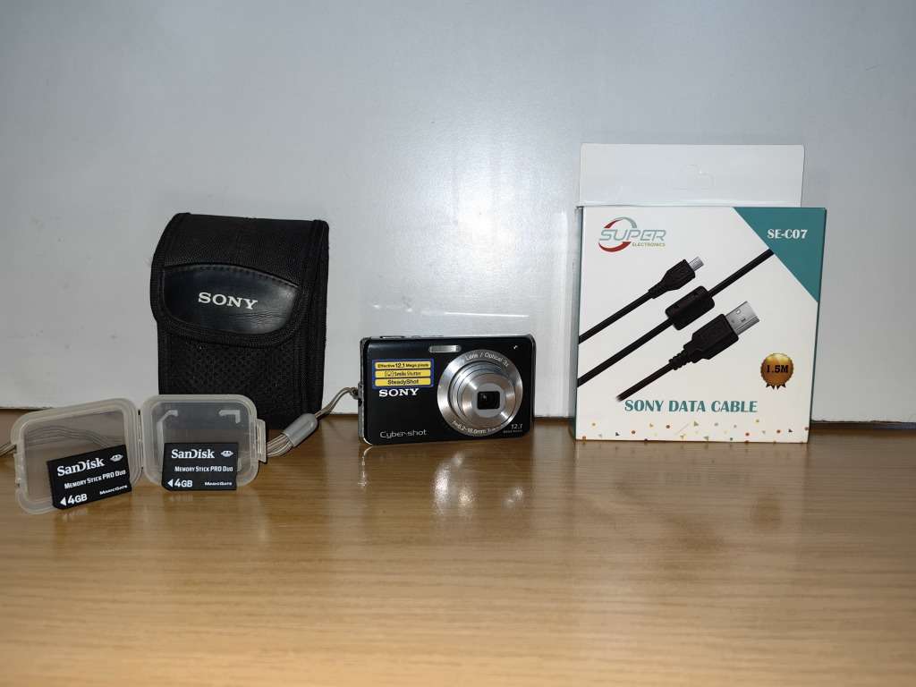 SONY DIGITAL CAMERA PLUS EXTRA`S