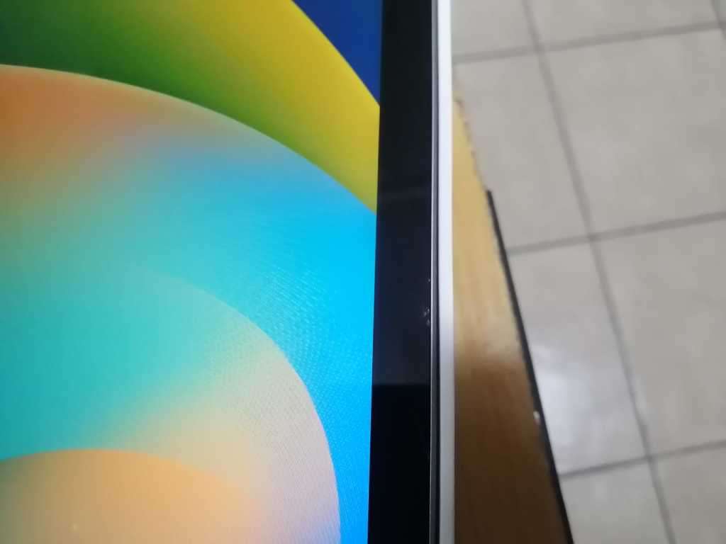 Apple iPad 9.7inch (6th Gen) Wifi  READ ADD CAREFULLY