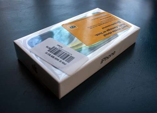 iPhone SE (2020) black 64GB Brand new in sealed box