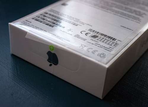 iPhone SE (2020) black 64GB Brand new in sealed box