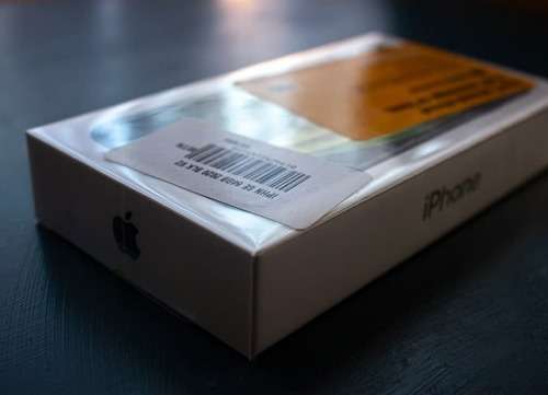 iPhone SE (2020) black 64GB Brand new in sealed box