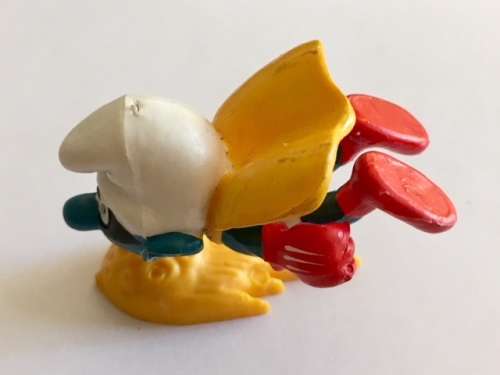 ### SUPERMAN SMURF ### GREAT COLLECTIBLE ### SCARCE SCHLEIGH PEYO ### BID NOW GREAT DEAL!! @@R1 #FSC