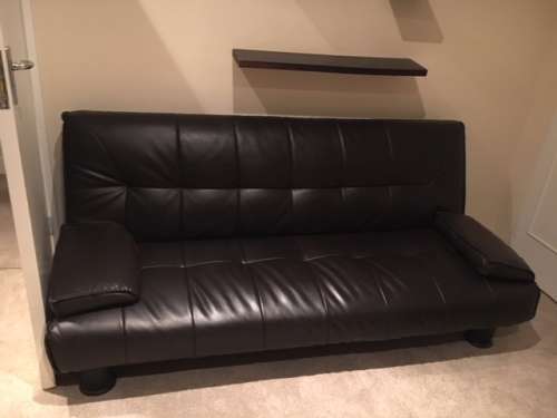 ## BEAUTIFUL LEATHERETTE SLEEPER COUCH ## GOOD CONDITION ## COLLECTION RANDBURG ONLY! @@R1