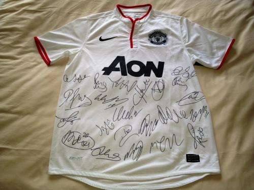 ***MANCHESTER UNITED 2012 SQUAD SIGNED FOOTBALL+ COA RARE!!!! R1 Start!! Hurry and bid now!!