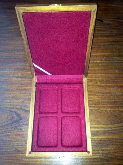 ***1 x QUALITY KIAAT COIN BOX HOLDER FOR FOUR GREAT COINS***AWESOME FINISH*** START YOUR COLLECTION!