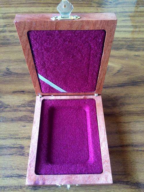 ***1 x QUALITY KIAAT COIN BOX HOLDER FOR ONE GREAT COIN***AWESOME FINISH***START YOUR COLLECTION!