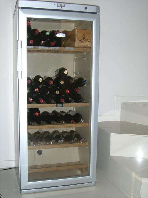 Whirlpool ARC 2040W - 88 bottle wine cooler
