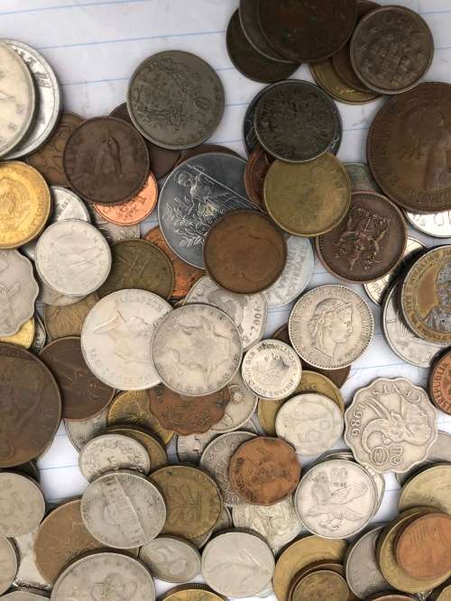 A Lot of 200 International coins: