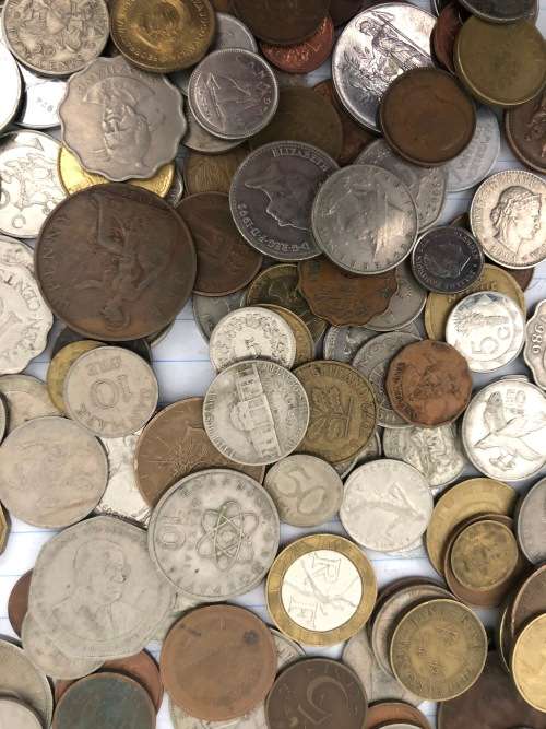 A Lot of 200 International coins: