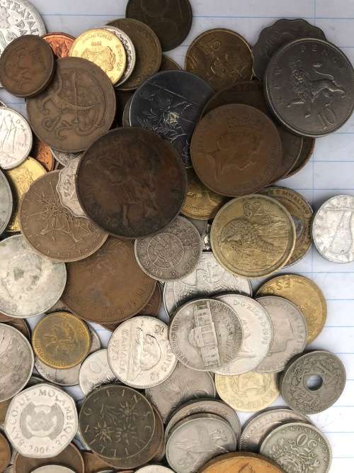 A Lot of 200 International coins: