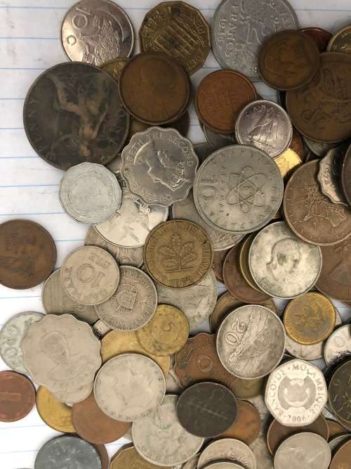 A Lot of 200 International coins: