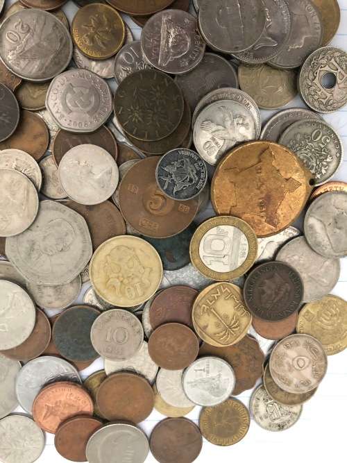 A Lot of 200 International coins: