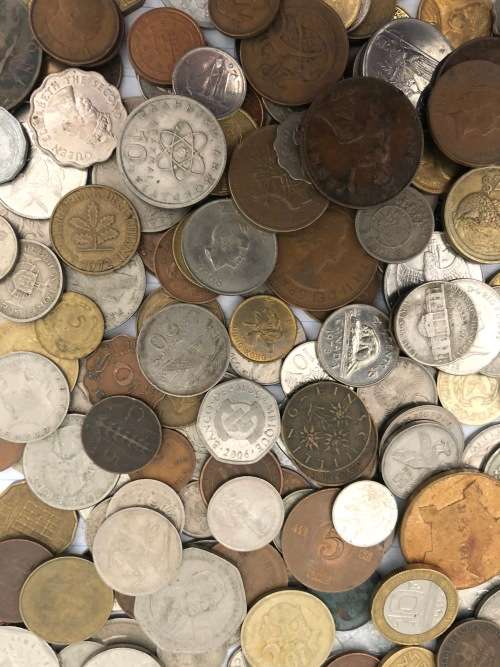 A Lot of 200 International coins: