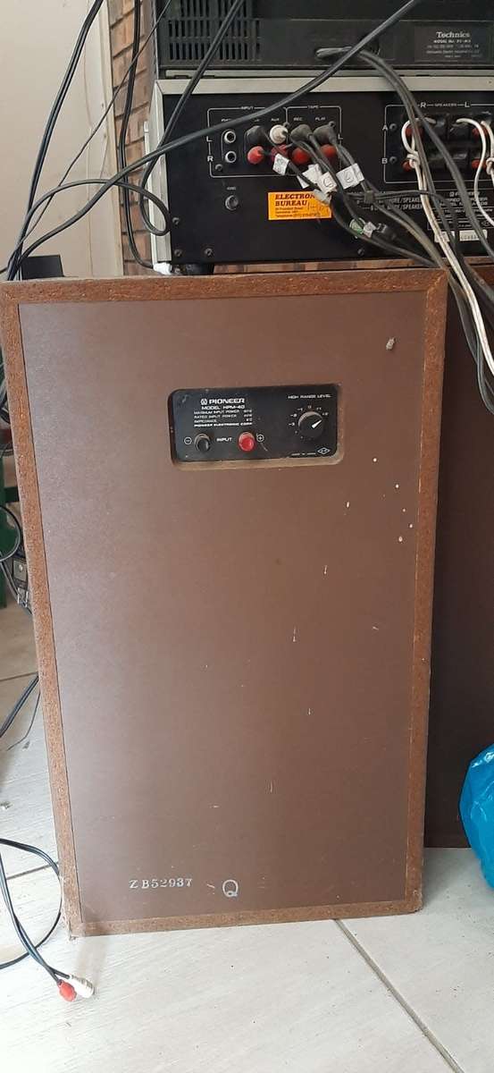 Antique Pioneer Hifi system with speakers, cassette deck and turntable