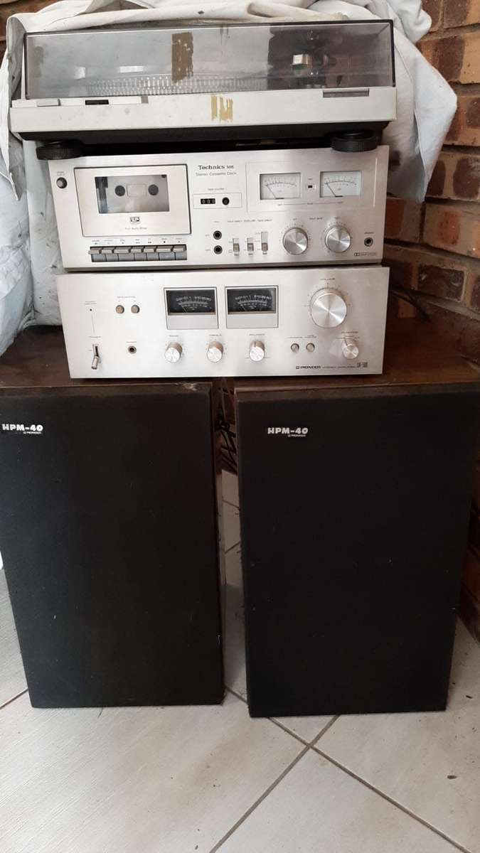 Antique Pioneer Hifi system with speakers, cassette deck and turntable