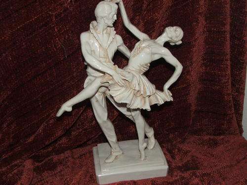 BEAUTIFULL FIGURINE!