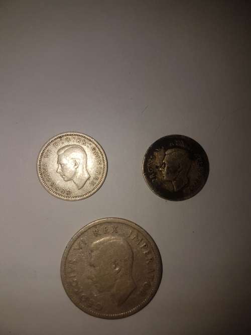 Silver coins 1945 shilling, 1940 three pence, 1943 3d