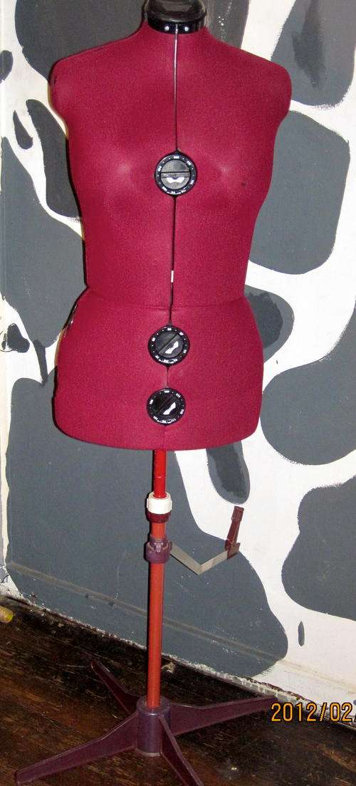 Dressmakers doll. Diana 8 section model 75. Pre-owned. Very good condition.. 9/10