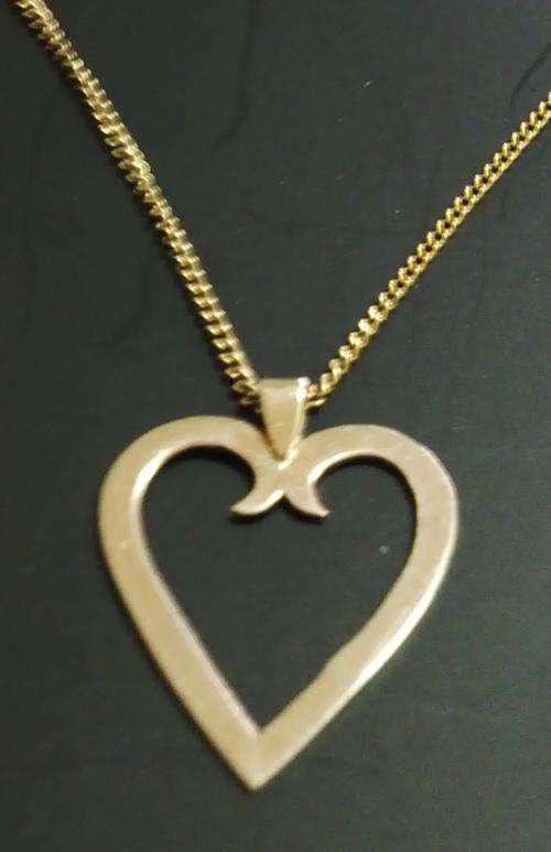 9ct Gold Heart Pendant and Chain