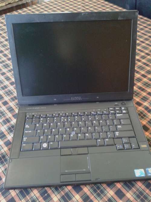 Dell Latitude E6410 Intel Core i5 M560 @ 2.67GHz, 4GB RAM, NO HDD (VoetStoots As Is)