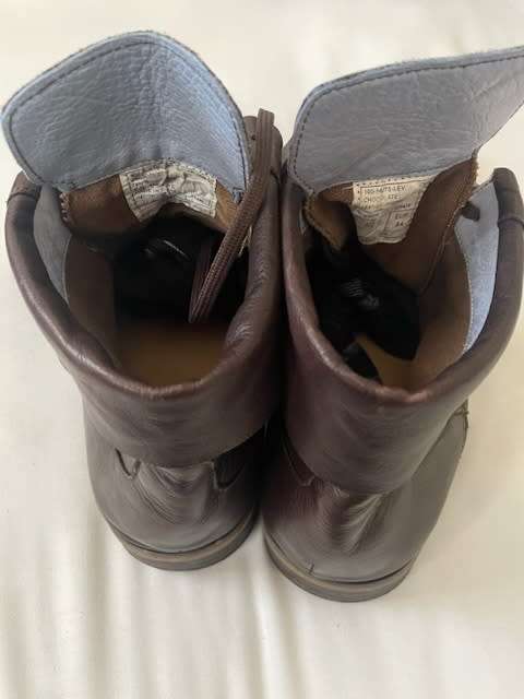 Levis Cedar boots chocolate UK10