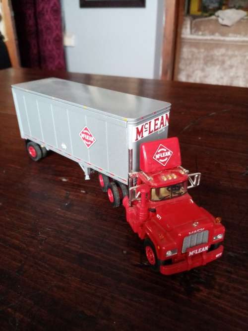 MACK R SERIES TRUCK BY FIRST GEAR 1:64 SCALE