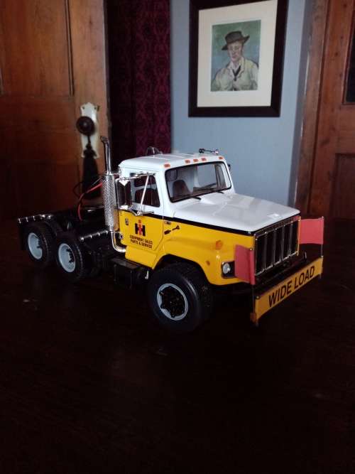 INTERNATIONAL S  SERIES WITH LOWBED TRAILER 1: 25 SCALE BY FIRST GEAR,RARE!!!