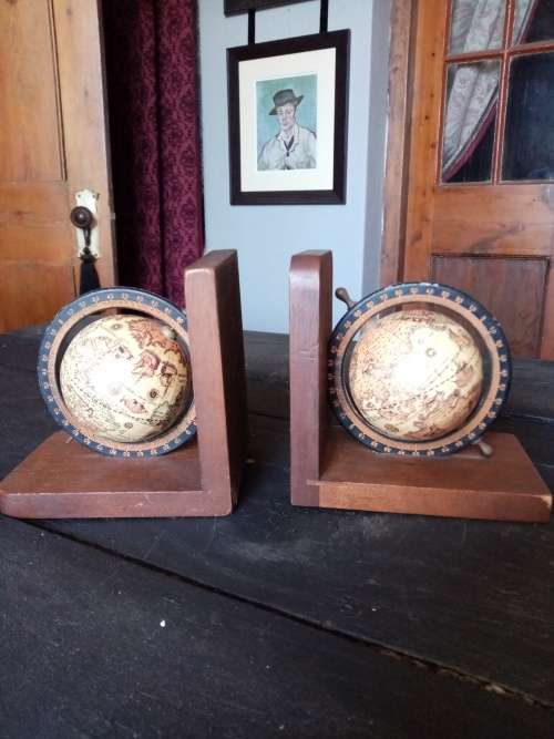 PAIR OF GLOBE BOOKENDS