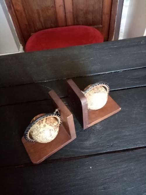 PAIR OF GLOBE BOOKENDS