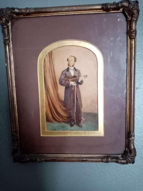 VERY OLD PORTRAIT OF A VIOLIN PLAYER BEHIND GLASS