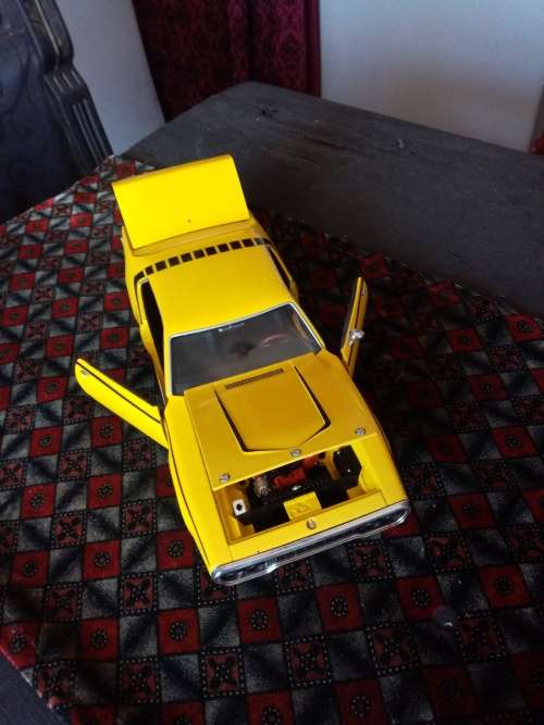 PLYMOUTH ROAD RUNNER DUKES OF HAZARD