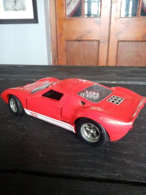 FORD GT 40 JOUEF EVOLUTION 1: 18 SCALE