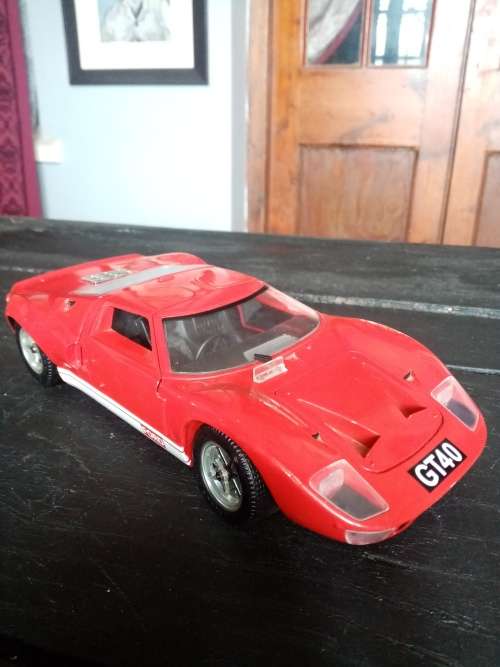 FORD GT 40 JOUEF EVOLUTION 1: 18 SCALE