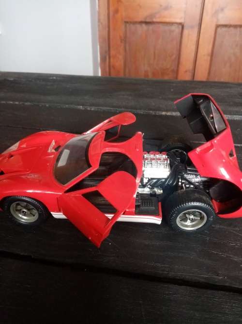 FORD GT 40 JOUEF EVOLUTION 1: 18 SCALE