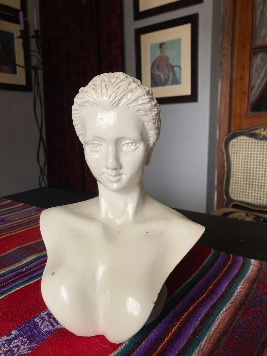 BUST OF A LADY ( RELISTED DUE TO NON PAYMENT)