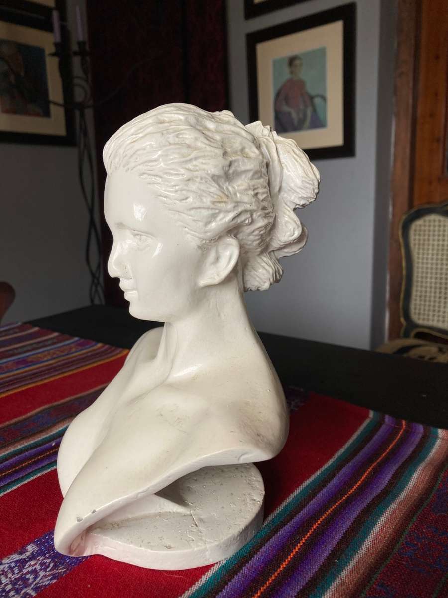 BUST OF A LADY ( RELISTED DUE TO NON PAYMENT)