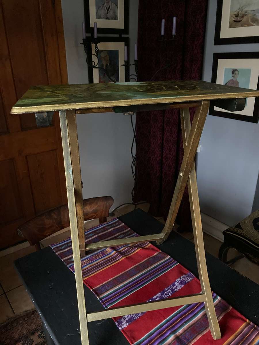 WOODEN WINE TASTING TABLE