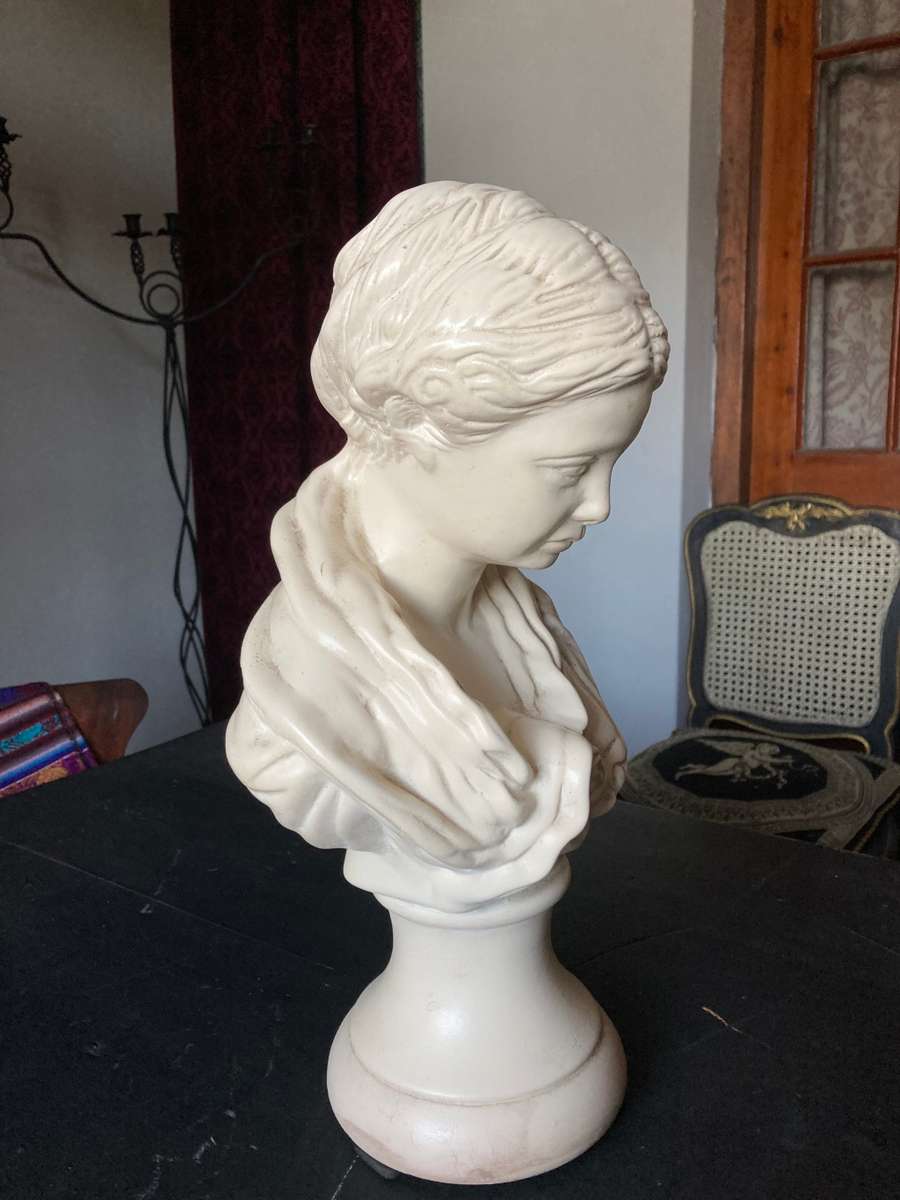 LARGE BUST OF A LADY