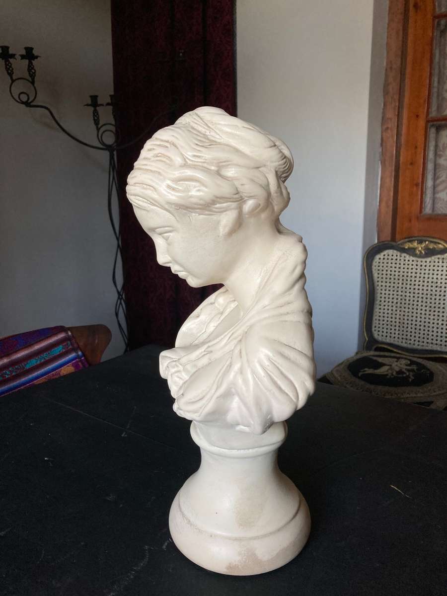 LARGE BUST OF A LADY