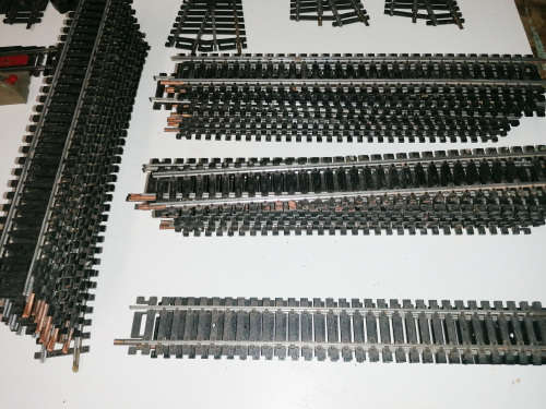 LIMA - rolling stock, locomotives and over 100 rails (Package deal includes everything in the photo)