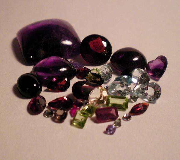 "âXMAS SPECIALâ" Lots 33.74cts GENUINE Mixed Shapes and Colours Gem STONES
