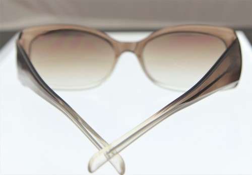 GUESS*** Branded Sunglasses - R1 Start with NO Reserve