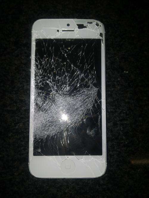 Apple iPhone 5 16GIG Please read