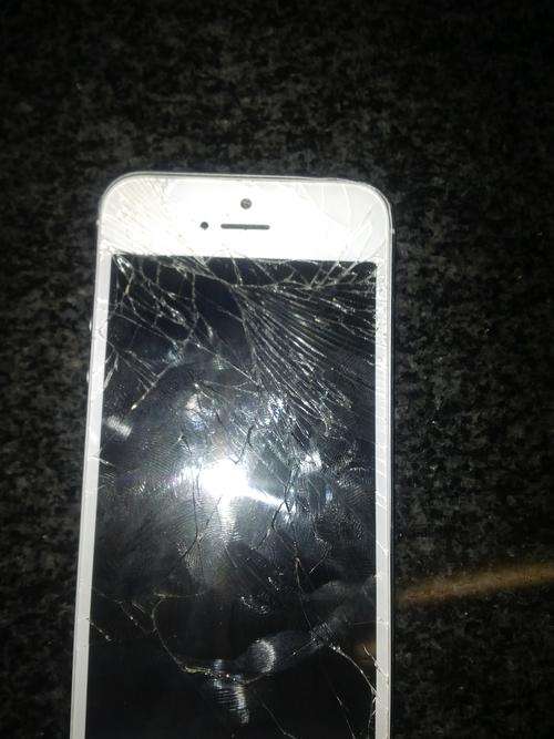 Apple iPhone 5 16GIG Please read