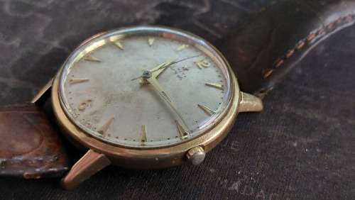 Highly Collectable Vintage Gentleman`s Zenith Automatic18 carat Gold Watch Swiss Made