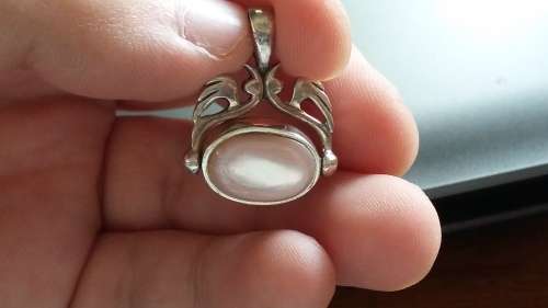 Antique pendant with bi-colour semi-precious stones