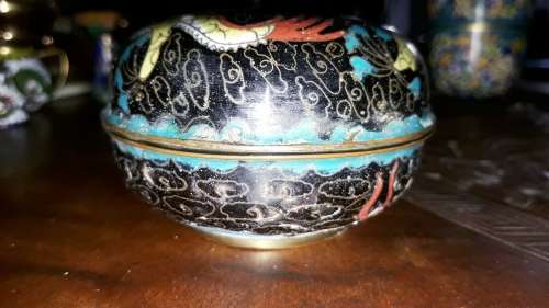 Chinese trinket box with cottage in country