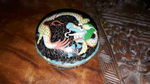 Chinese trinket box with cottage in country